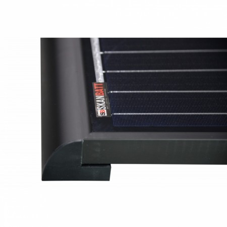 SKANBATT AERO 200W panel med 7M kabel og spoilere for enkel montering.