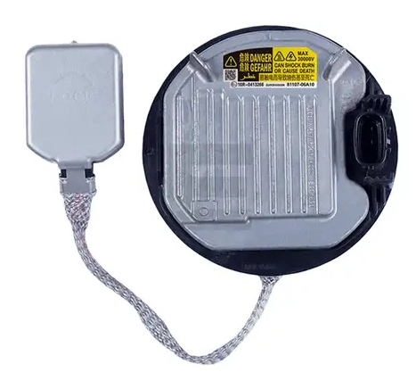 Ballasten passer rett inn i bilens eksisterende ledningsnett og hovedlyssystem, slik at montering er rask og enkel – uten behov for koding eller spesialverktøy.